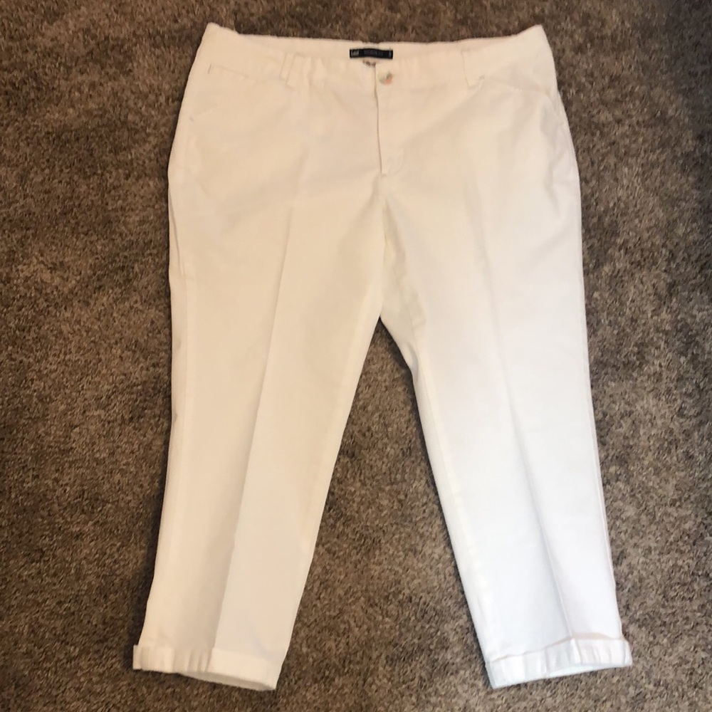 Lee midrise capris fit SZ 16 white capris